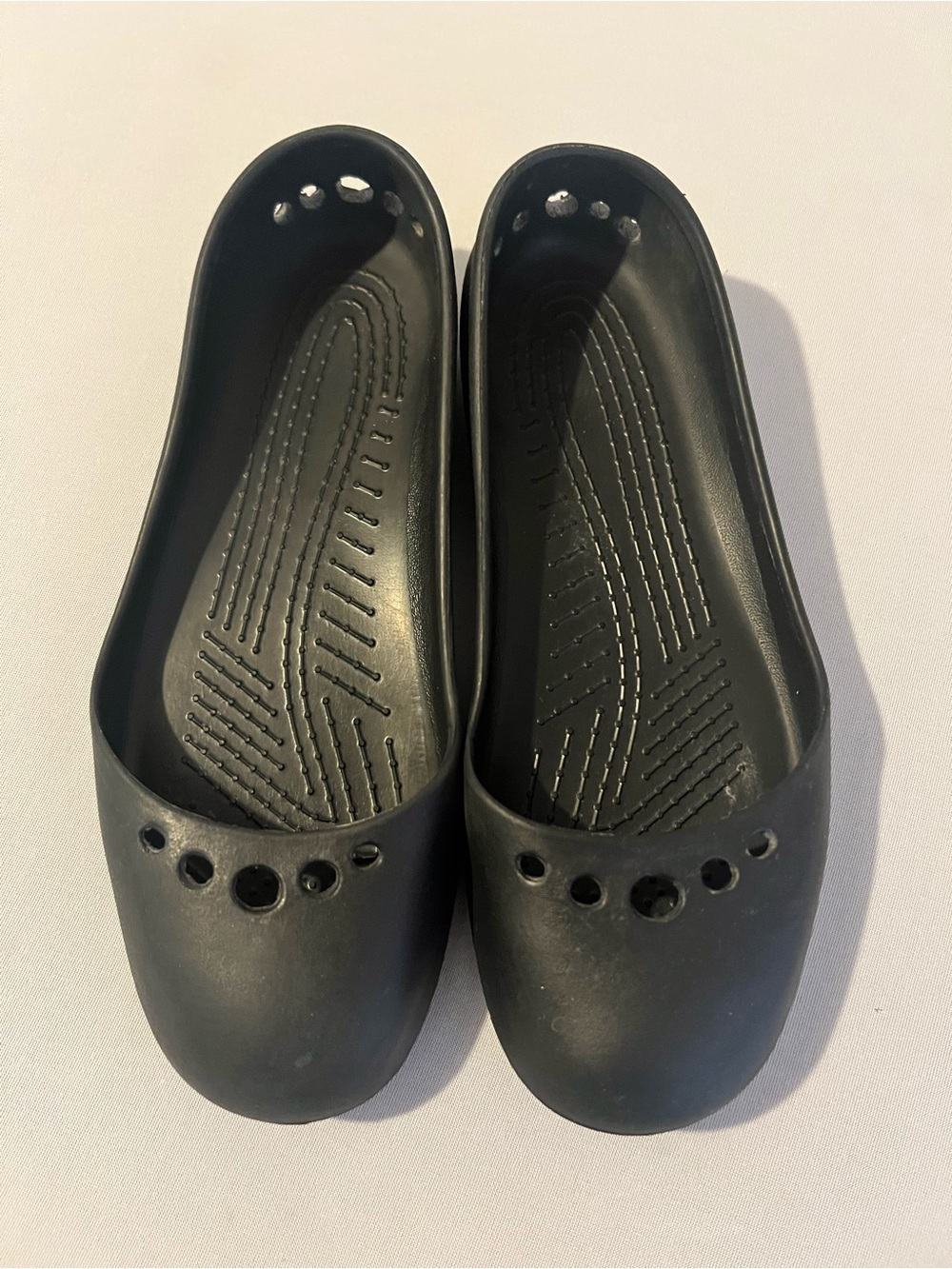 CROCS Slip-On Ballet Flats in Black | Women's size 9